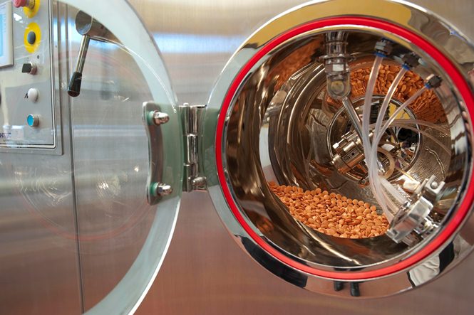 Equipos para procesos de sólidos en la industria farmacéutica, cosmética, química y alimenticia: molinos, mezcladores, secadores, equipos para recubrimiento de comprimidos.